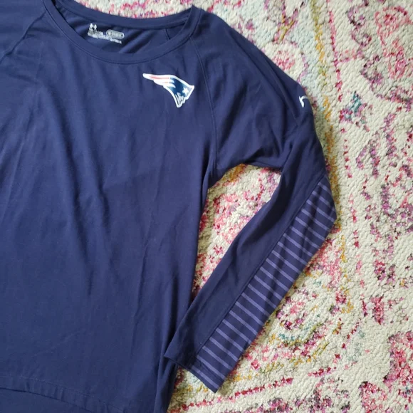 Underarmor NFL Patriots top - Picture 2 of 8